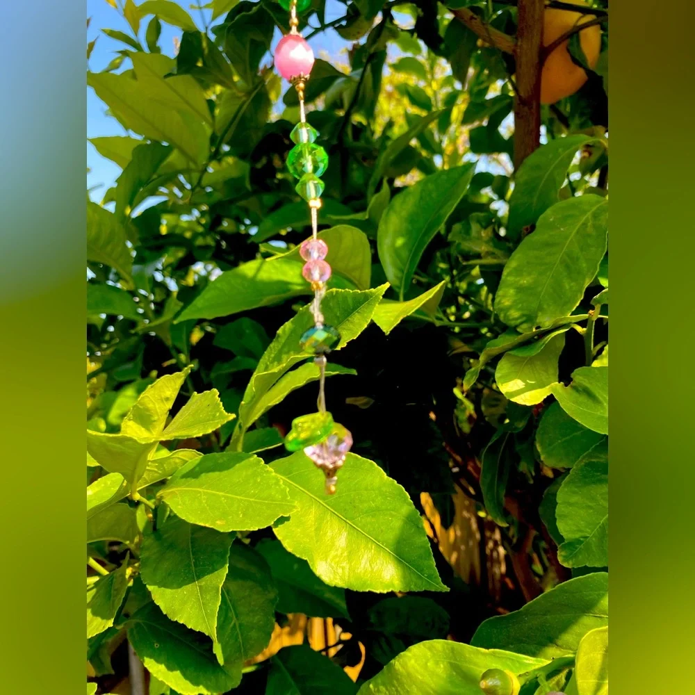 ☀️✨🌈😀Green and Pink crystal, Sun Catcher. ☀️✨🌈